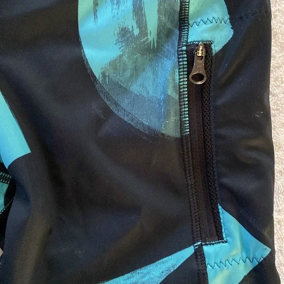 Patterned‎ lululemon leggings - Picture 7 of 9